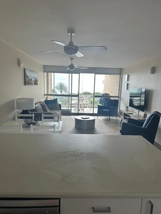 2 Bedroom Top Floor Unit - Ocean Views And Pool- Headlands Resort Alexandra Headland Apartment